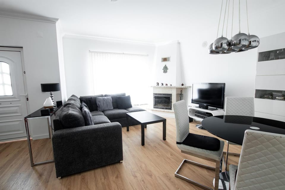 Communal lounge/ TV room, TV and multimedia, Living room, Seating area