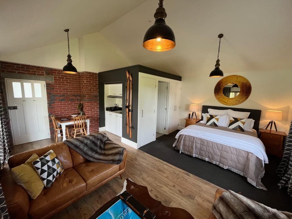 The Studio at Northfield Apartment in Canterbury