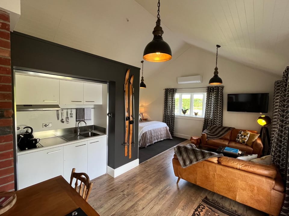 The Studio at Northfield Apartment in Canterbury