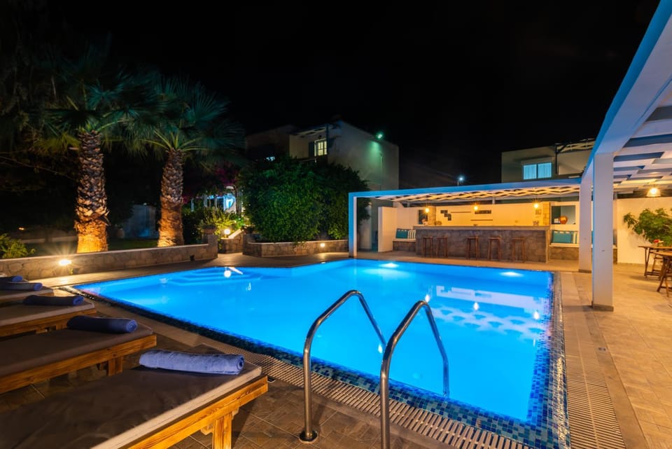 Swimming pool, Swimming pool