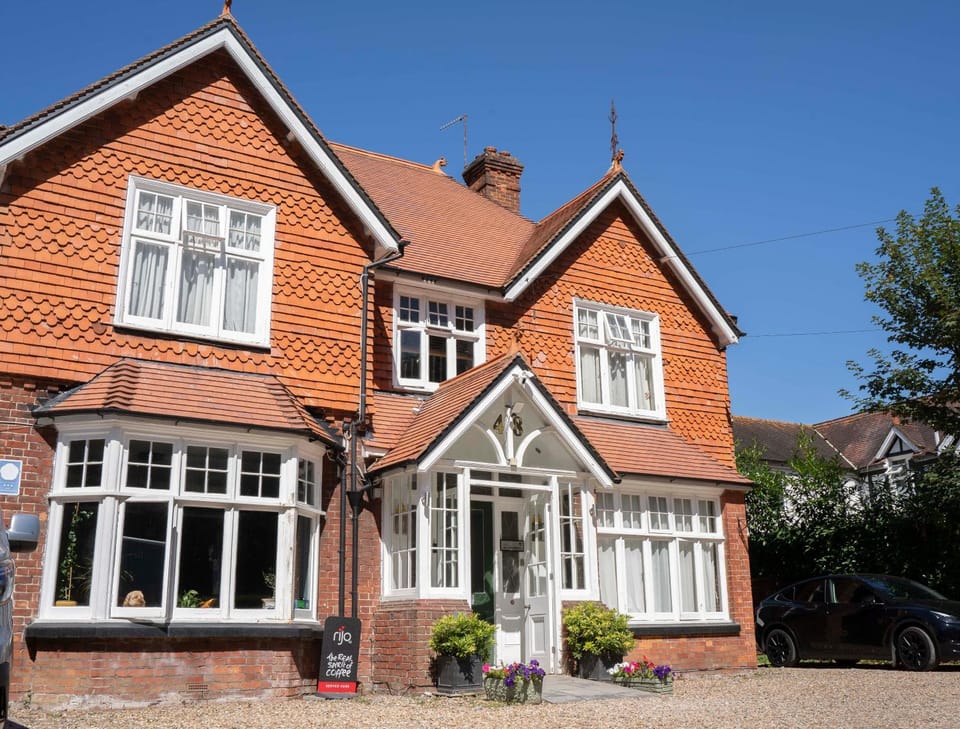 Gatwick Turret Guest House Bed and Breakfast in Horley