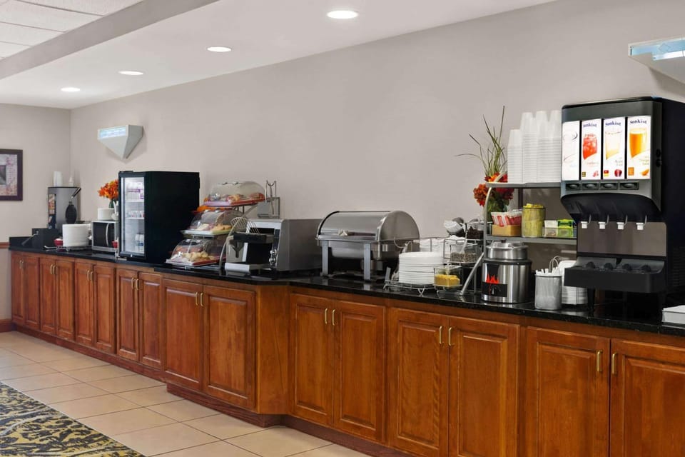 Restaurant/places to eat, Dining area, On site