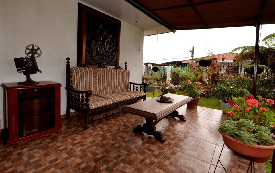 Hostal Origen Colonial Hostel in Salento