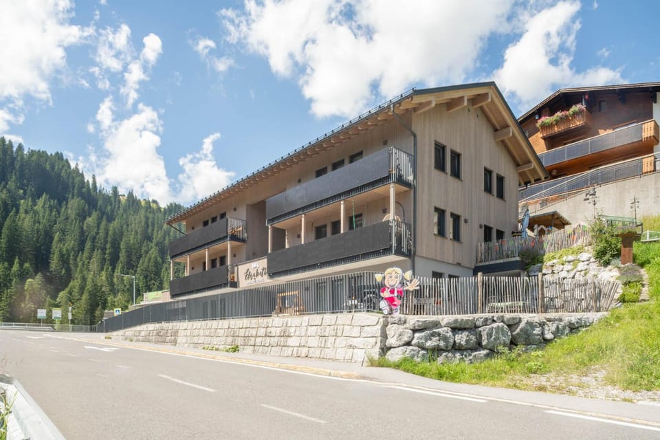 Property building, Restaurant/places to eat