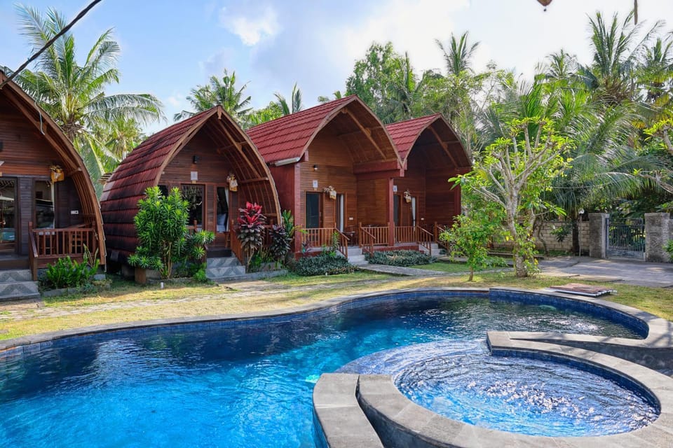 Day, Swimming pool