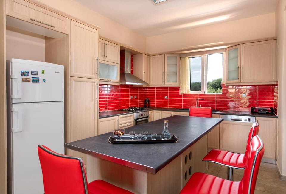 Kitchen or kitchenette, dishwasher, pet friendly, toaster