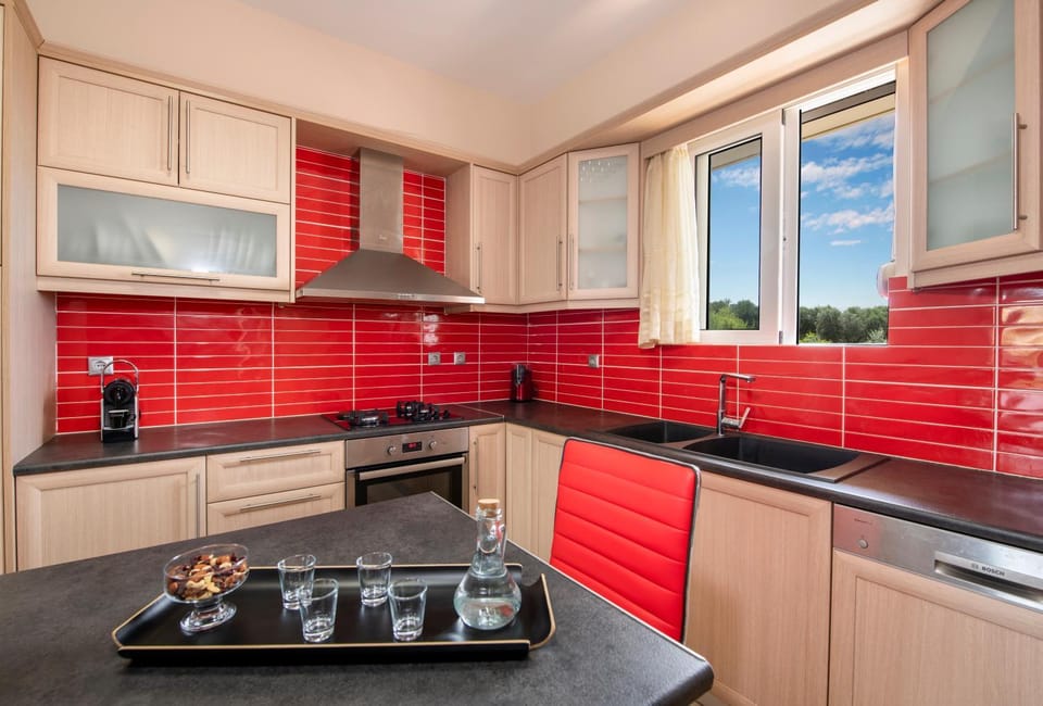 Kitchen or kitchenette, dishwasher, pet friendly, toaster