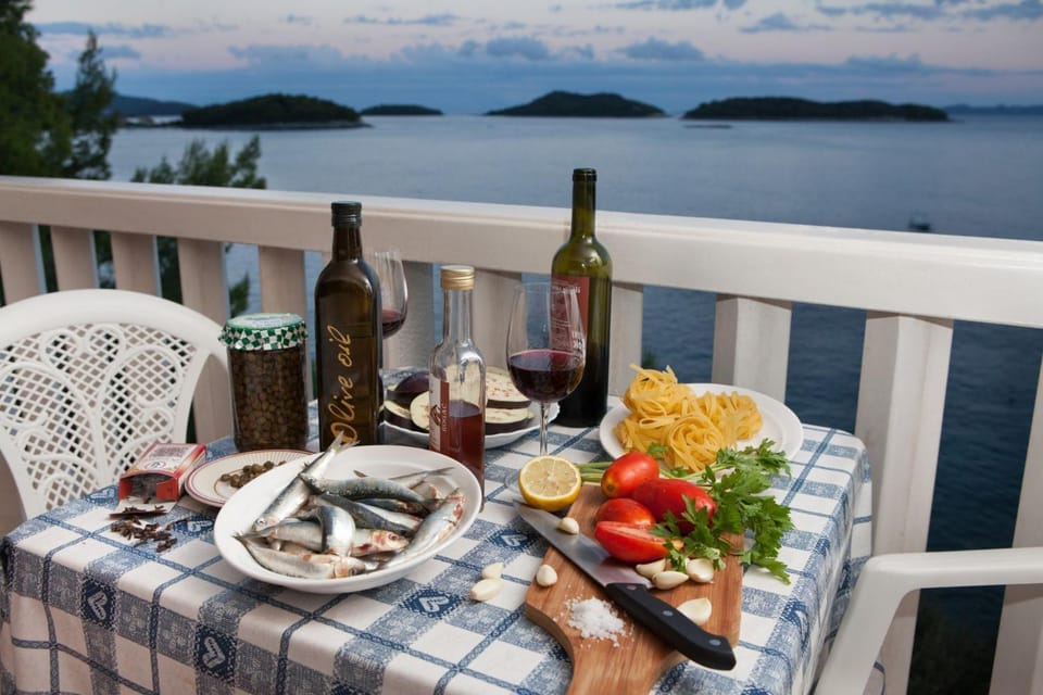 Seating area, Landmark view