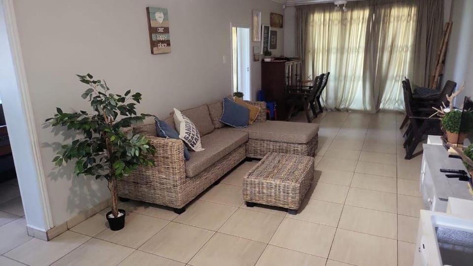 Living room, Lounge or bar, Seating area