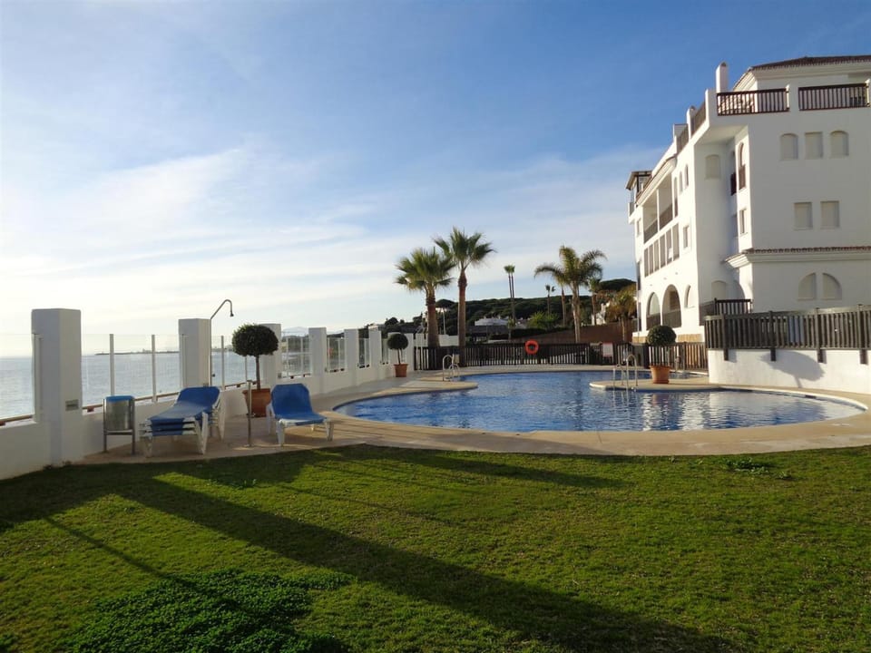 Property building, Garden, Swimming pool