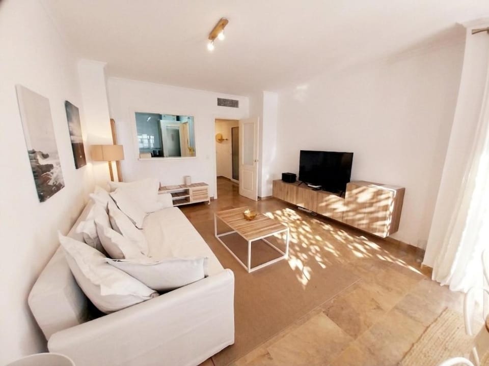 Seaview Puerta del Mar first line beach Apartment in Sitio de Calahonda