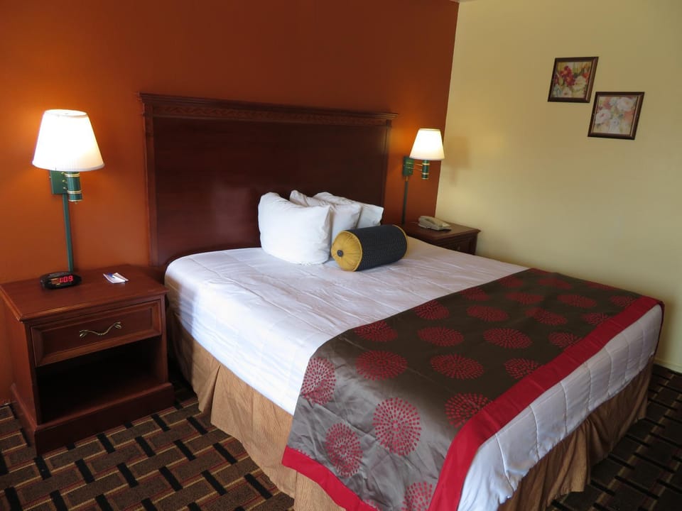 Royal Crest Motel Motel in Medford