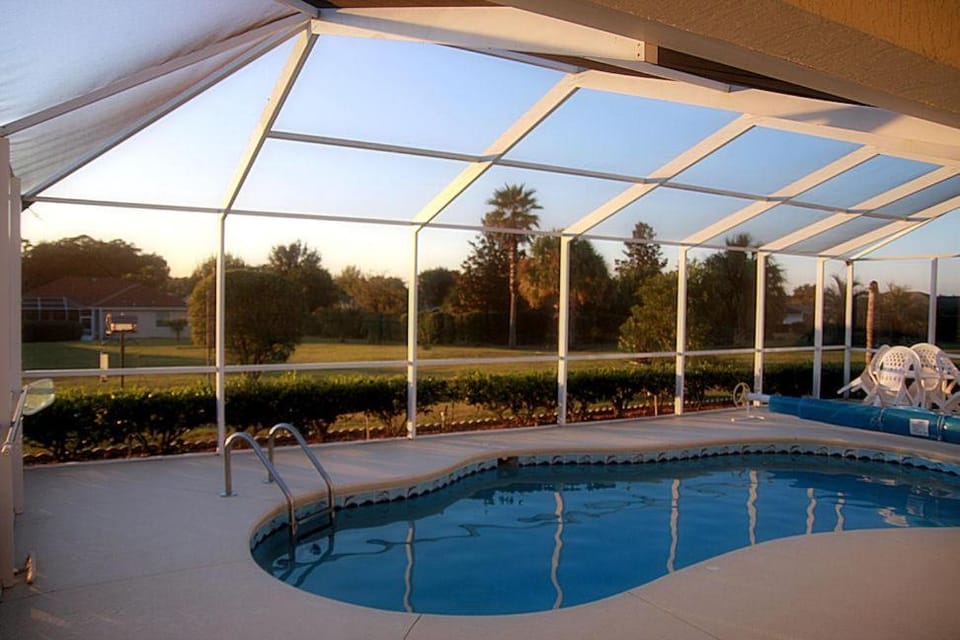 Day, Swimming pool