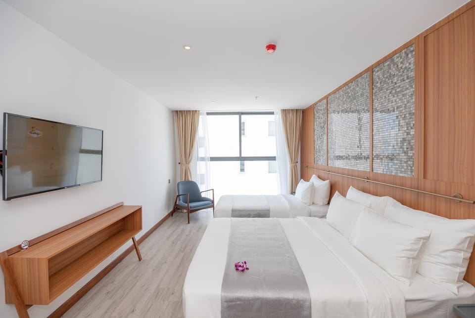Photo of the whole room, Bedroom, City view, Sea view