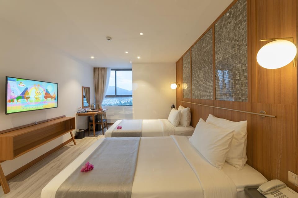 Photo of the whole room, Bedroom, City view