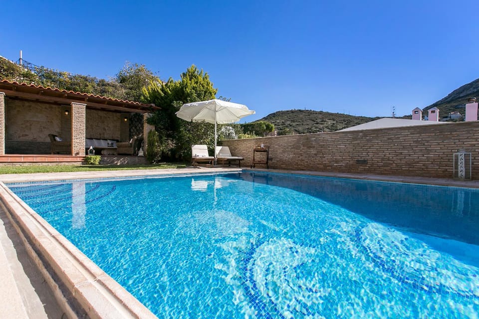 Property building, Day, Pool view, Swimming pool, sunbed