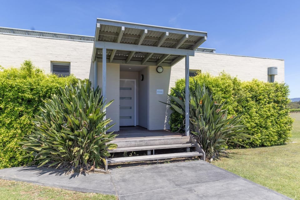 Property building, Facade/entrance, Day