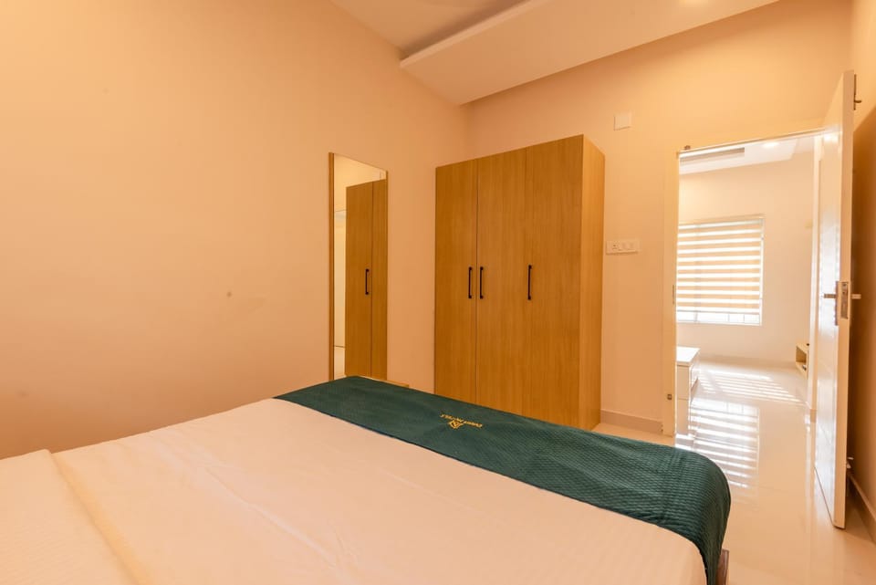 Photo of the whole room, Bedroom