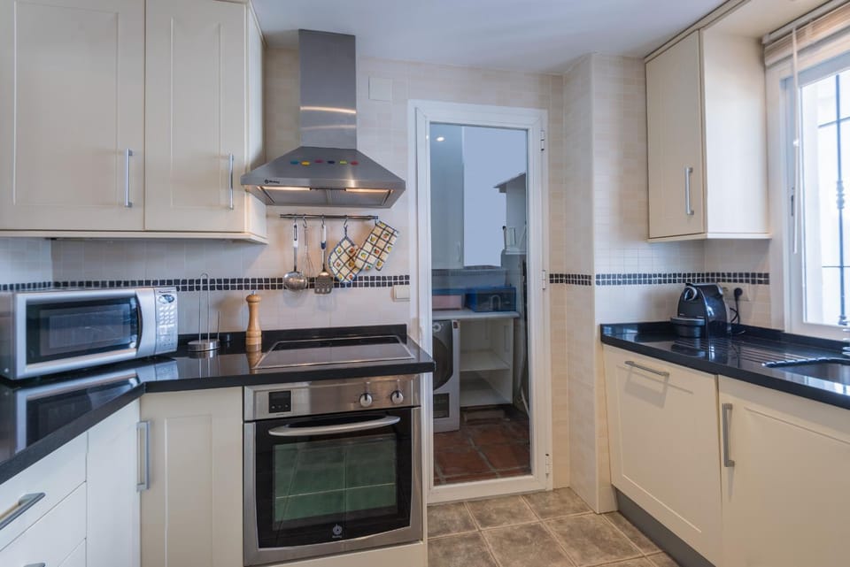 Coffee/tea facilities, Kitchen or kitchenette, Garden view, Garden view, Mountain view, Mountain view, Entertainment, cot, Family