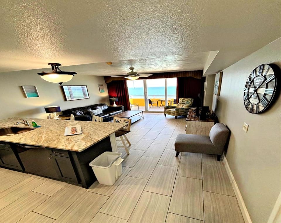 Wyndham Ocean Walk Resort 1706 Vacation in Comfort and luxury - 1 BR Direct Oceanfront Apartment in Florida