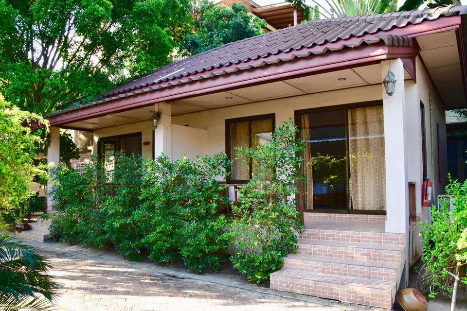 Property building, Facade/entrance, Garden