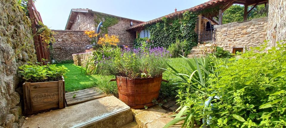Spring, Day, Garden, Hot Tub, Garden view