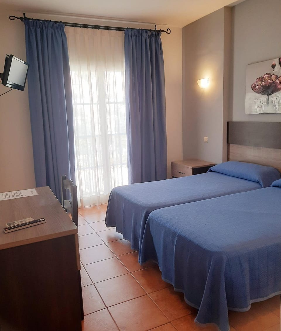 Photo of the whole room, Bedroom, internet, air conditioner