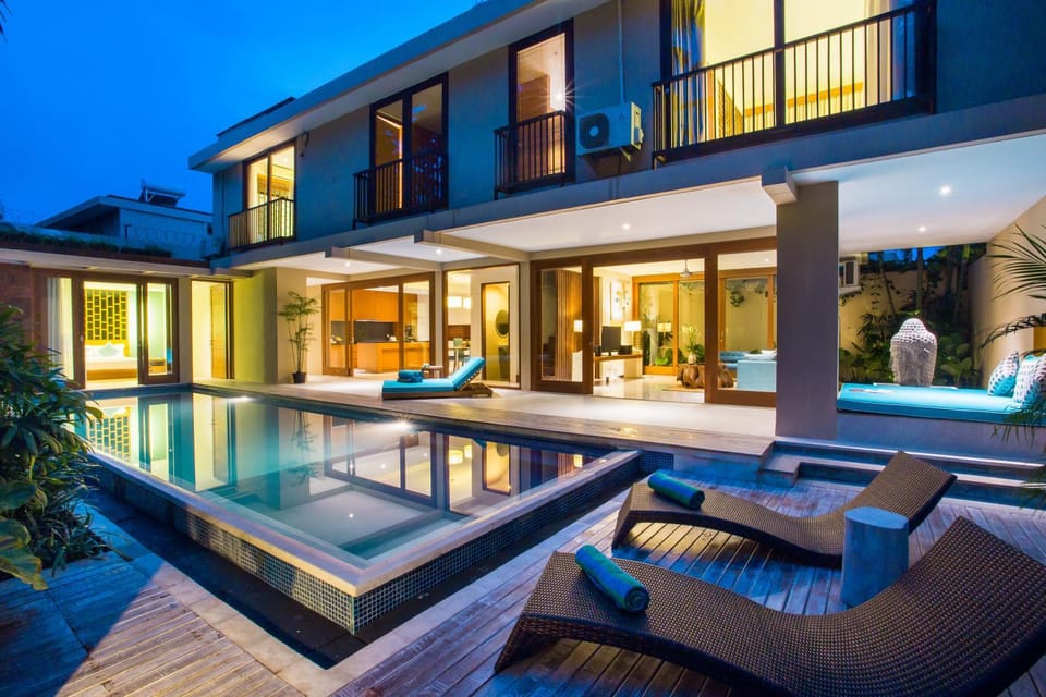 Pool view, Swimming pool, sunbed