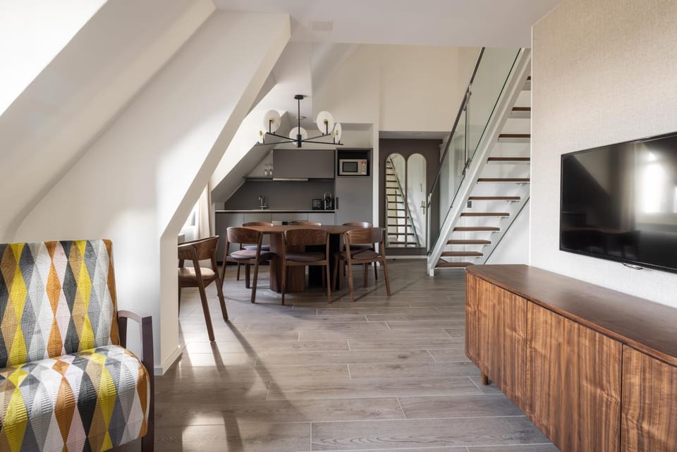 Living room, Seating area, Dining area, kitchen