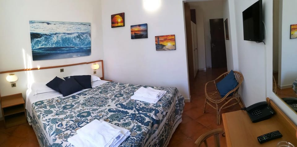 Photo of the whole room, Bedroom, hair dresser