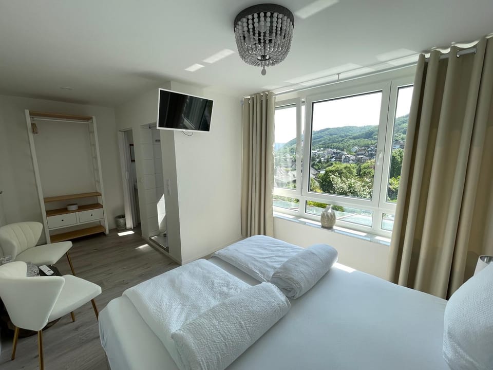 TV and multimedia, Photo of the whole room, Seating area, Mountain view