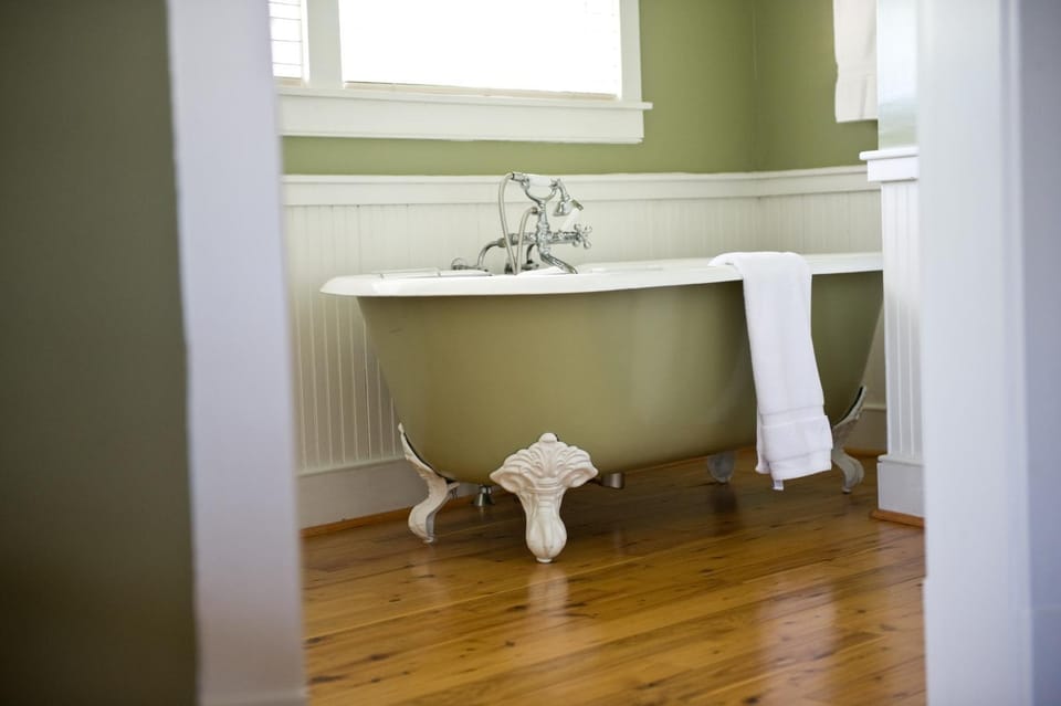 Hopkins Ordinary Bed, Breakfast and Ale Works Bed and Breakfast in Sperryville