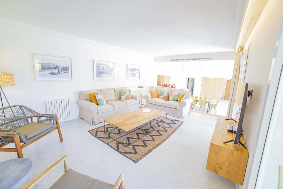 Communal lounge/ TV room, Living room