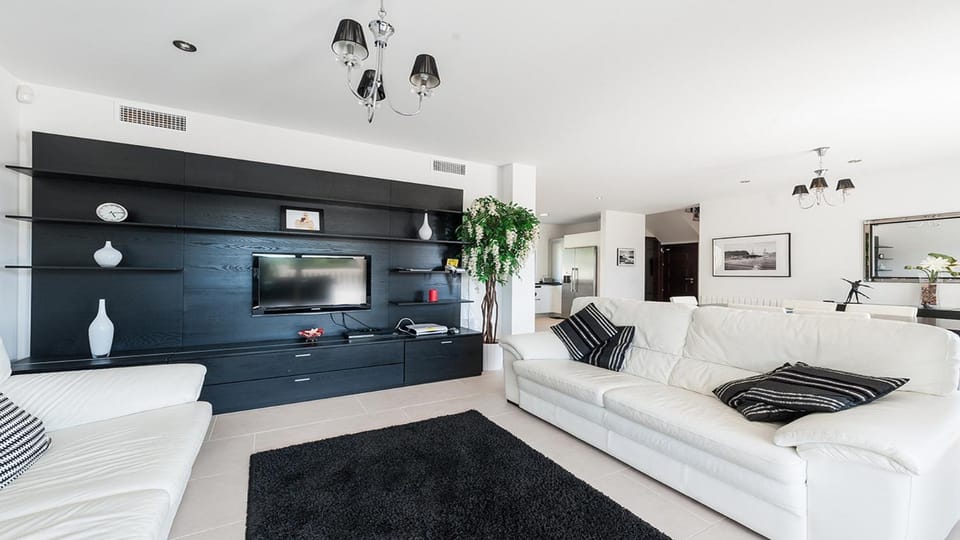 Communal lounge/ TV room, Living room