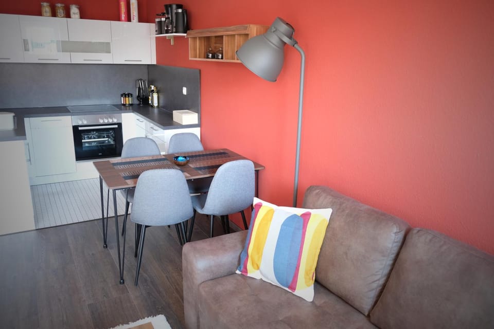 Kitchen or kitchenette, Living room, Seating area, Dining area, stove