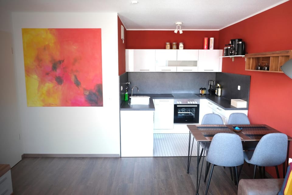 Kitchen or kitchenette, Dining area, stove