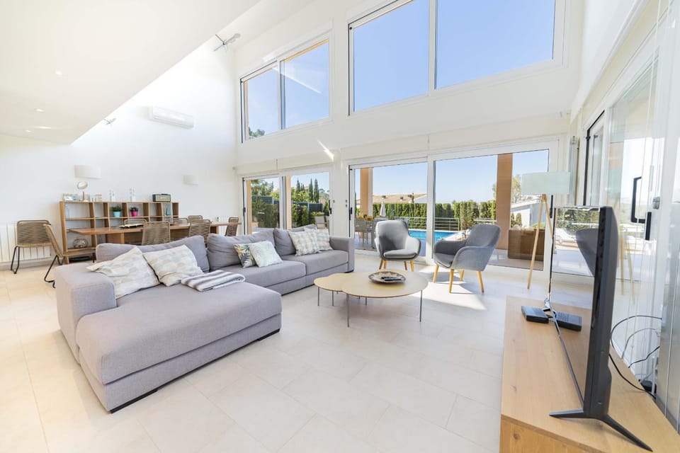 Communal lounge/ TV room, Living room