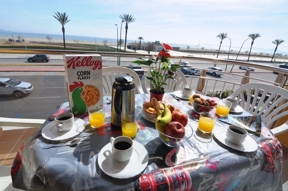 View (from property/room), Balcony/Terrace, Dining area, Beach, Sea view