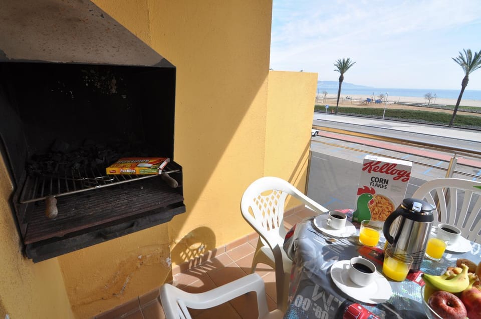BBQ facilities, View (from property/room), Balcony/Terrace, Dining area, Sea view