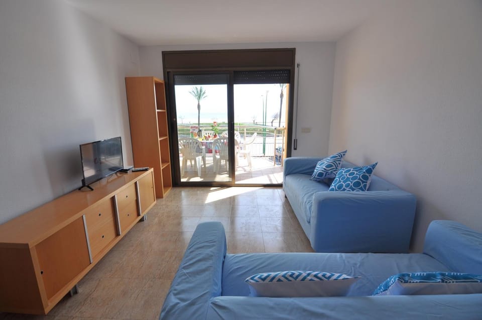 Communal lounge/ TV room, TV and multimedia, Living room
