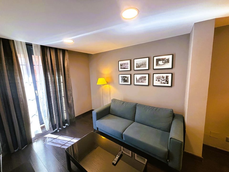Property building, Living room, Photo of the whole room