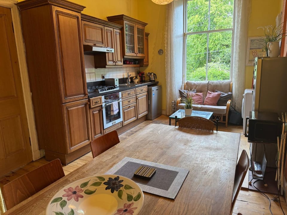 Classic Edinburgh Flat in the heart of Morningside Apartment in Edinburgh