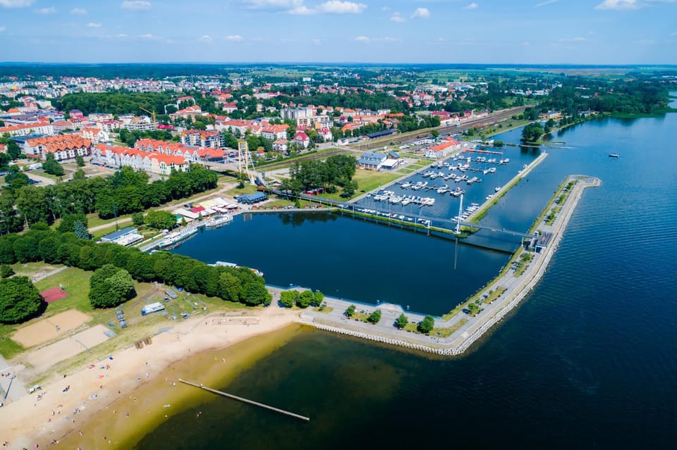 Nearby landmark, Neighbourhood, Natural landscape, Lake view