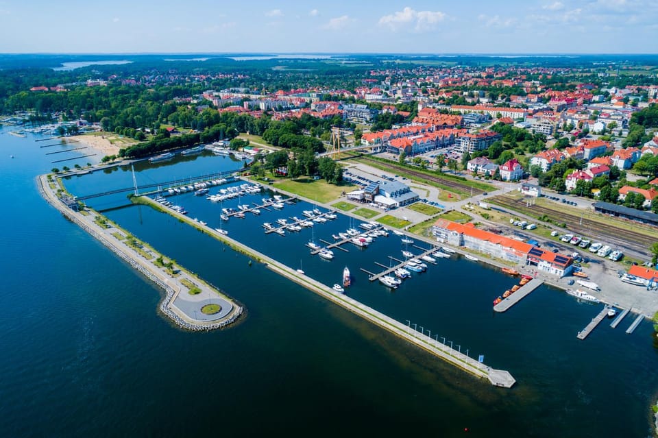 Nearby landmark, Neighbourhood, Natural landscape, Activities, Lake view, Location