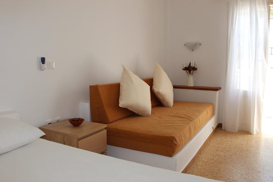 Day, Seating area
