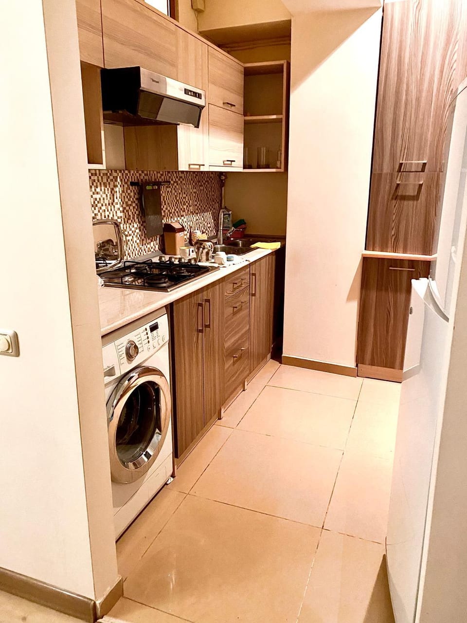Kitchen or kitchenette, stove, washing machine, dryer