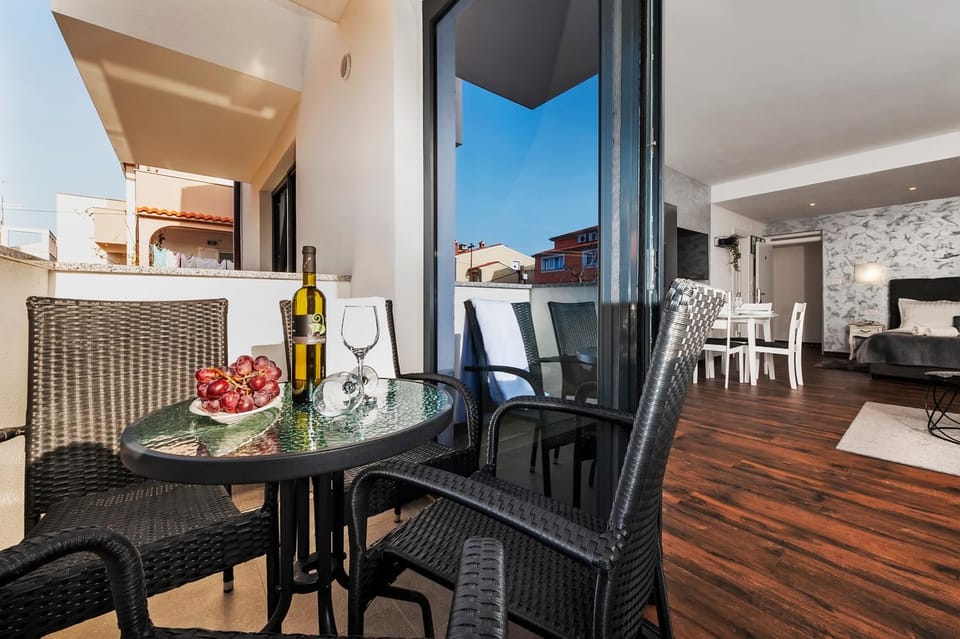 Balcony/Terrace, Inner courtyard view