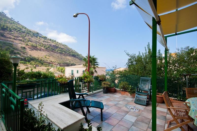 Balcony/Terrace, Mountain view