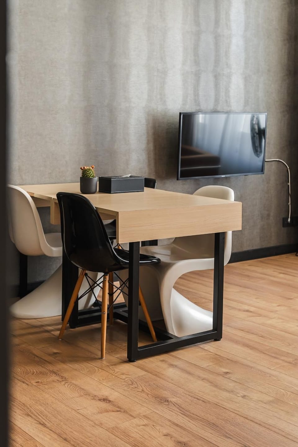 TV and multimedia, Seating area, Dining area