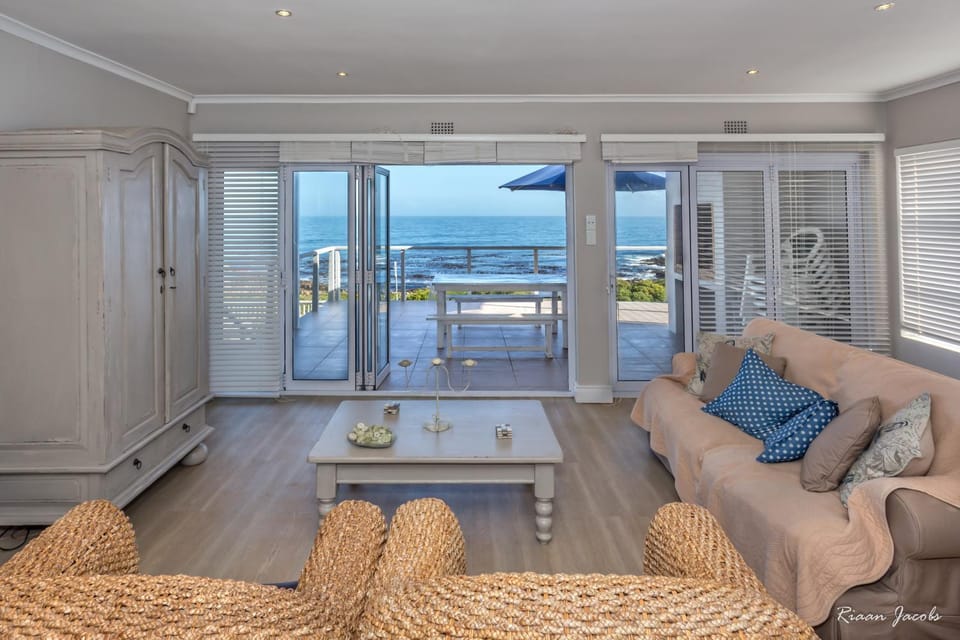Ons C-Huis - Gansbaai Seafront Accommodation, back-up power House in Western Cape